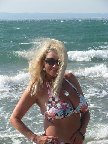 20P Busty Russian Woman 3618