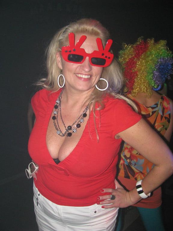 20P Busty Russian Woman 3618
