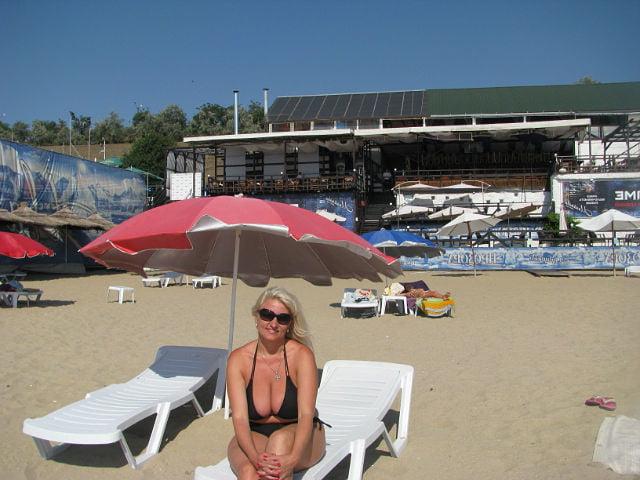 20P Busty Russian Woman 3618