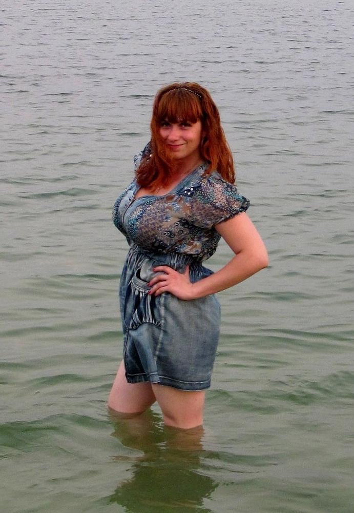 12P Busty Russian Woman 3619