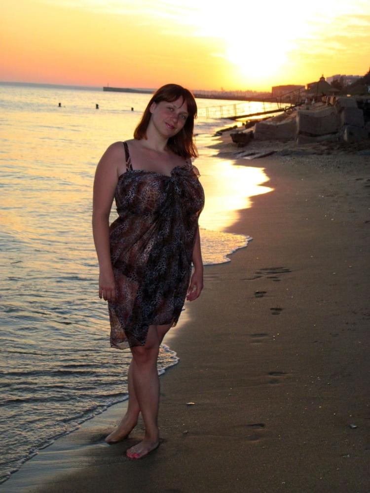 12P Busty Russian Woman 3619