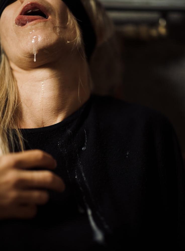 25P Slut of Toulouse wife nylon offered suck cum on face bukkake