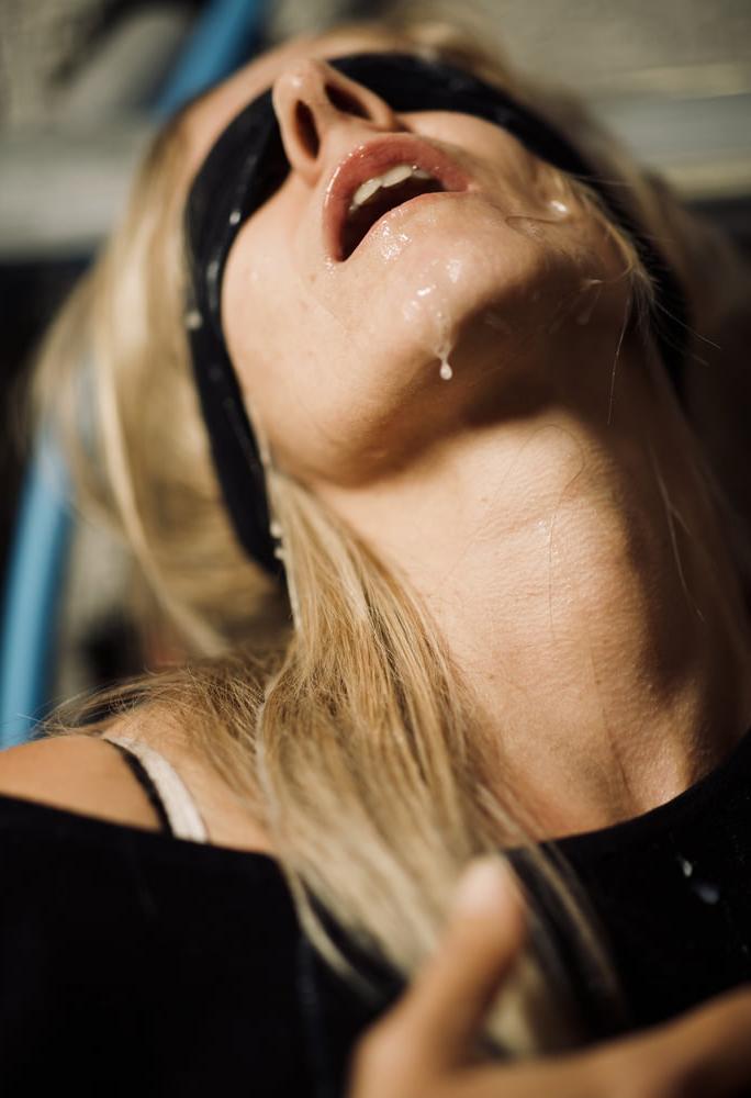 25P Slut of Toulouse wife nylon offered suck cum on face bukkake
