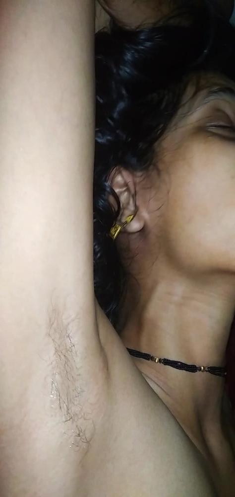 10P Young wife armpits n nipples