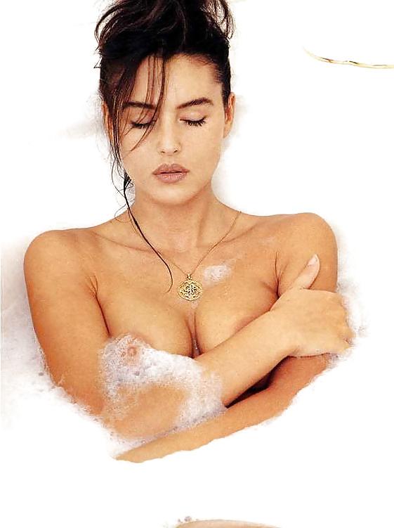 14P Hot Italian Celebrity Monica Bellucci Butt Naked