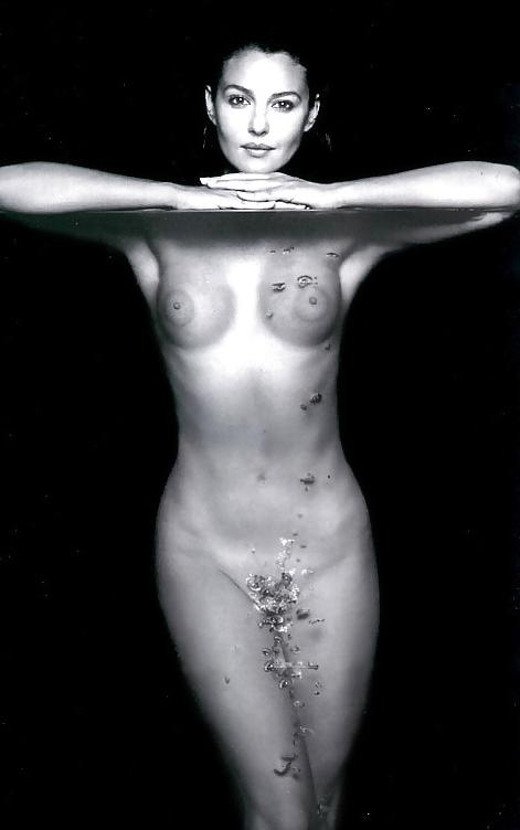 14P Hot Italian Celebrity Monica Bellucci Butt Naked