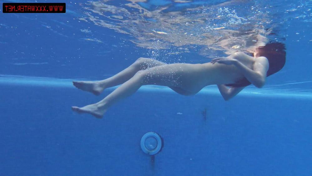 25P Mia Ferrari 2 UnderWaterShow Russian Pornstar