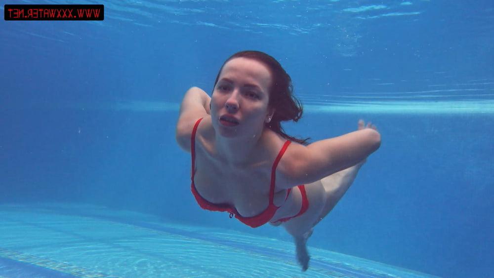 25P Mia Ferrari 2 UnderWaterShow Russian Pornstar