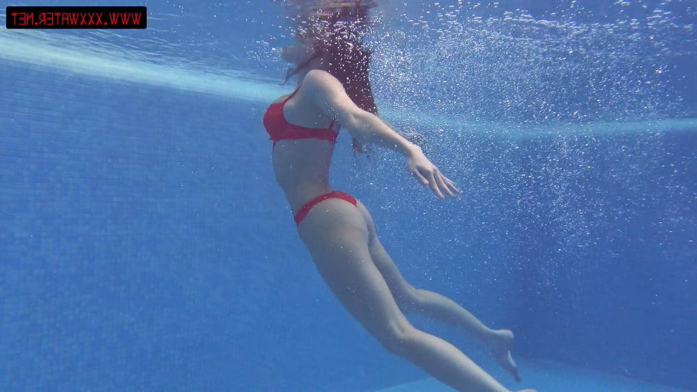 25P Mia Ferrari 2 UnderWaterShow Russian Pornstar