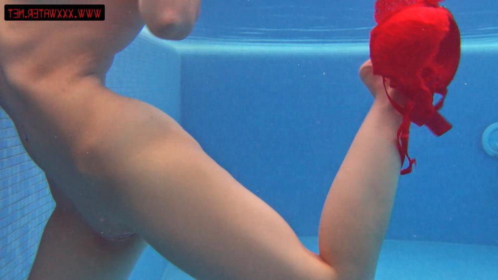 25P Mia Ferrari 2 UnderWaterShow Russian Pornstar
