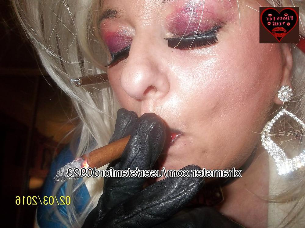 25P SMOKING SLUT IN RUBBER 2