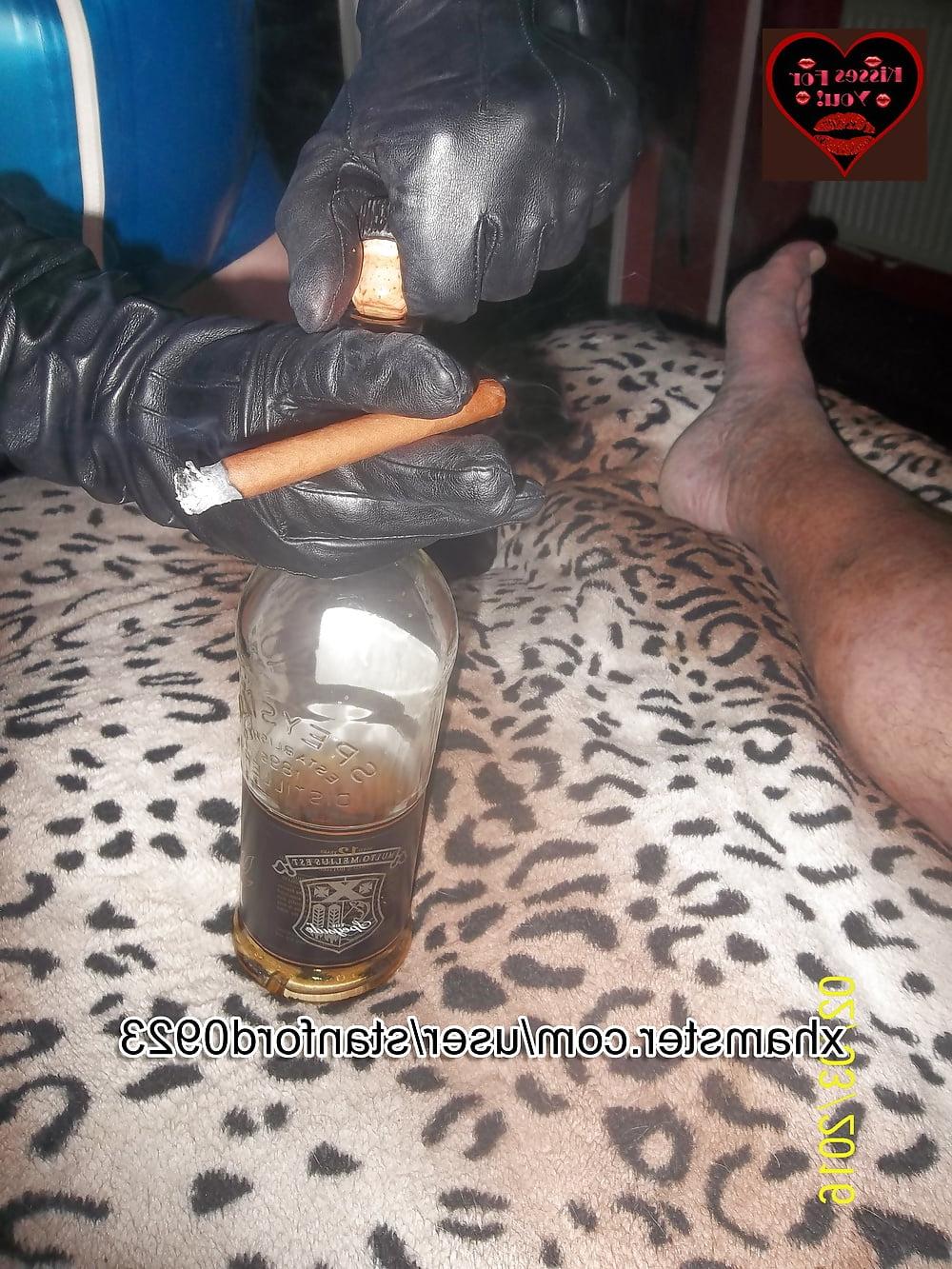 25P SMOKING SLUT IN RUBBER 2