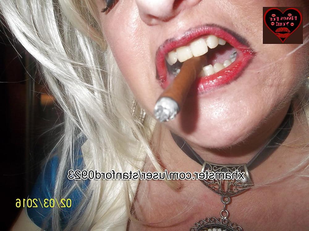 25P SMOKING SLUT IN RUBBER 2