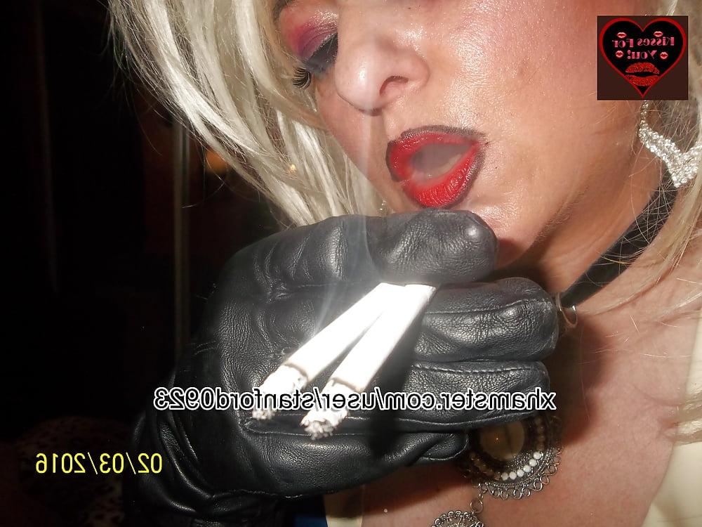 25P SMOKING SLUT IN RUBBER 2