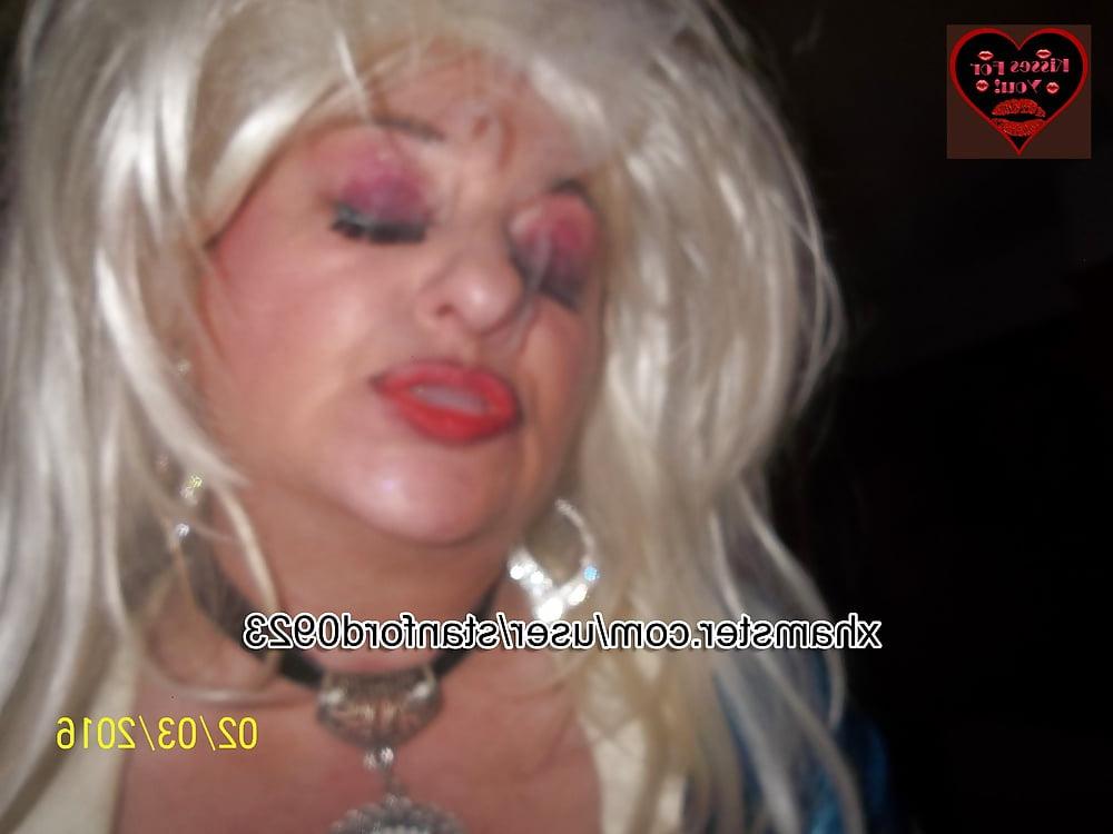 25P SMOKING SLUT IN RUBBER 2