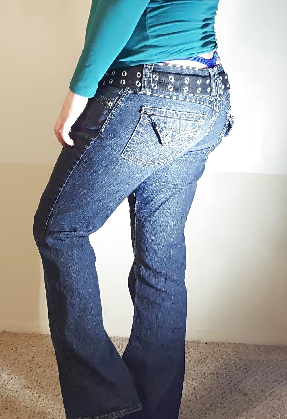 12P Butt In Hot Tight Jeans Thong and Heels CD