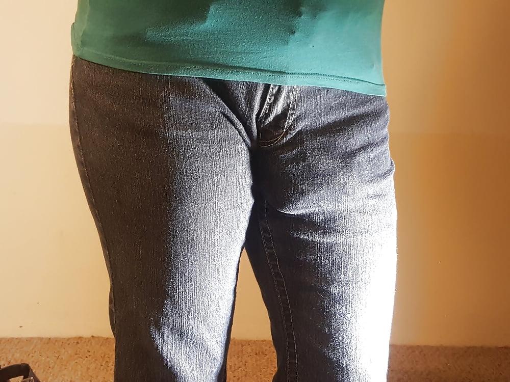 12P Butt In Hot Tight Jeans Thong and Heels CD