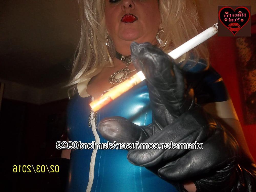 25P SMOKING SLUT IN RUBBER PT 1