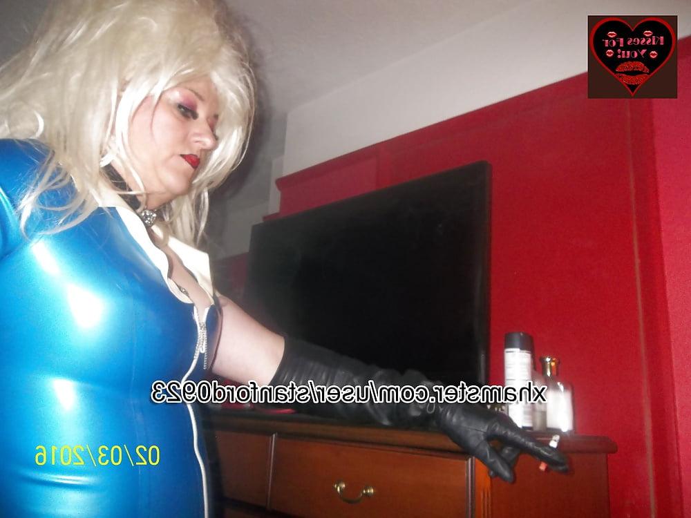 25P SMOKING SLUT IN RUBBER PT 1