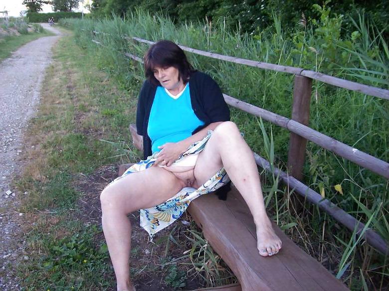 23P Bbw outside