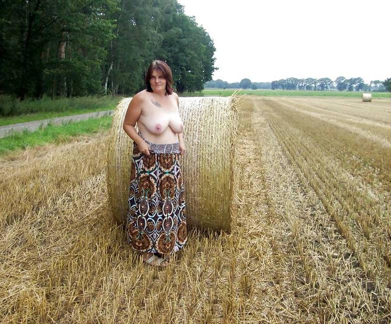 23P Bbw outside
