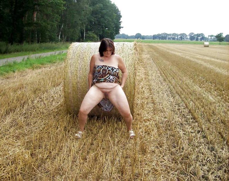 23P Bbw outside