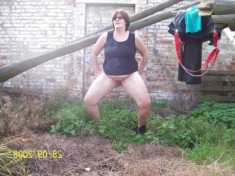 23P Bbw outside