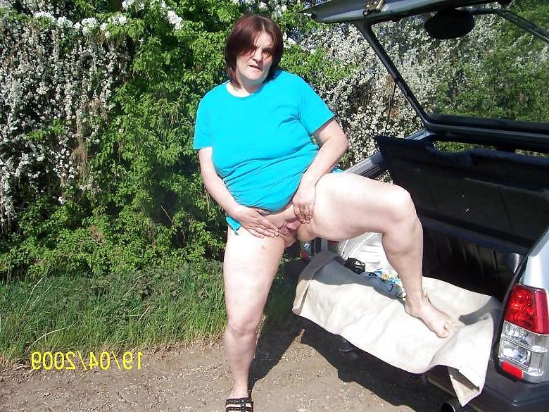 23P Bbw outside