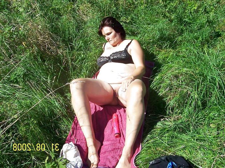 23P Bbw outside