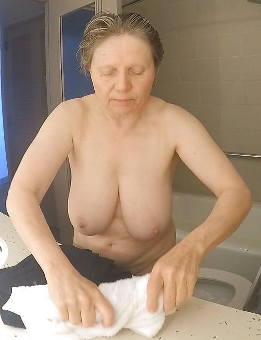 25P Grandma's nude body is still hot