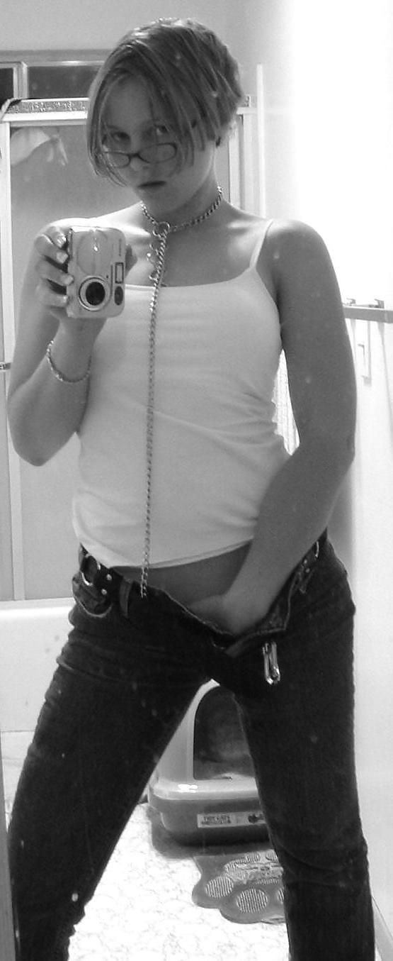 23P Sexy non nude girls