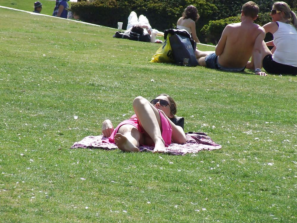 25P Random candid - voyeur shots