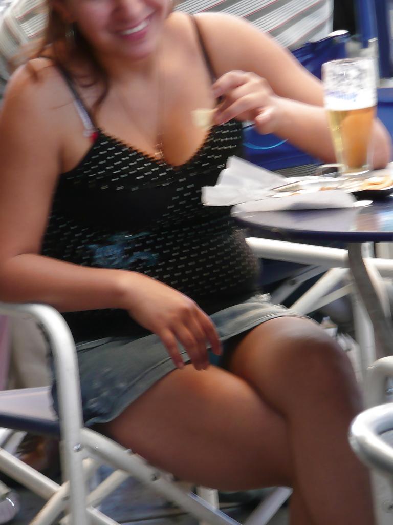 25P Random candid - voyeur shots