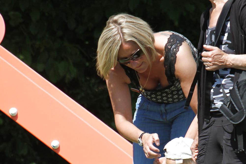 25P Random candid - voyeur shots