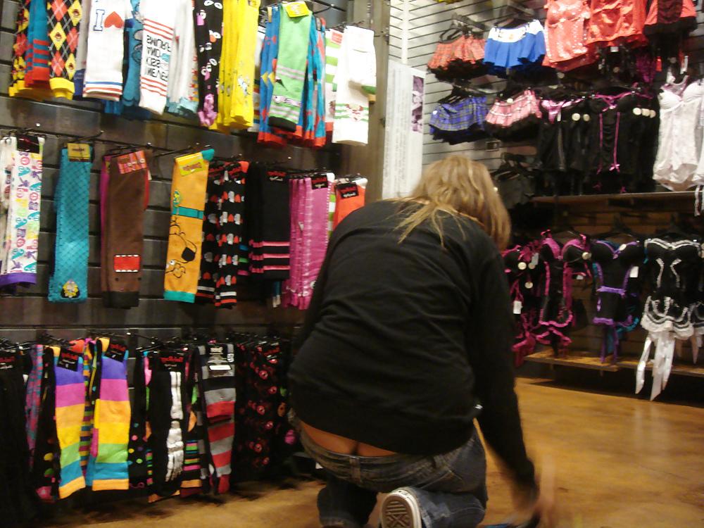 25P Random candid - voyeur shots
