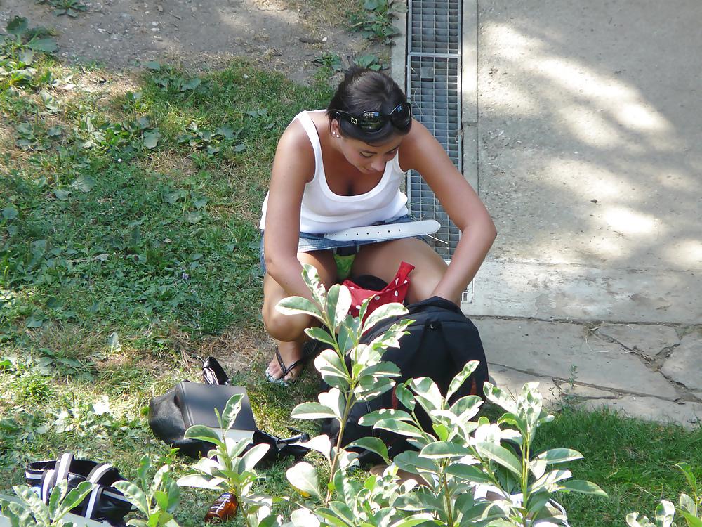 25P Random candid - voyeur shots