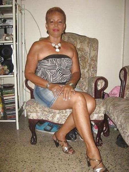 25P Non porn but hot women