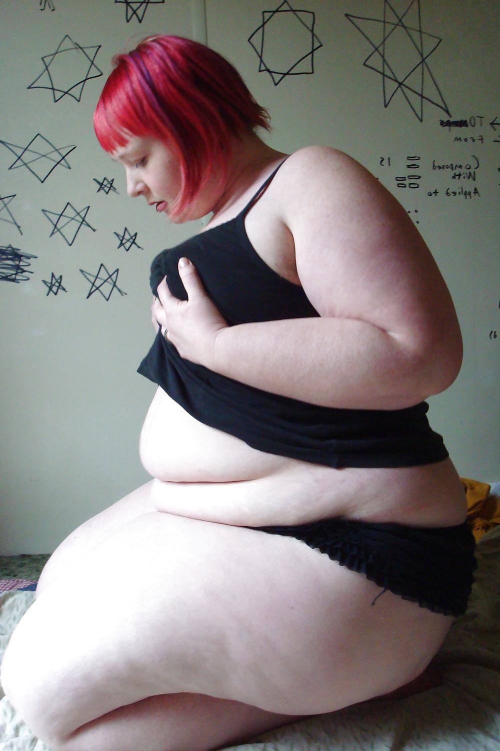 24P Big and voluptuous females