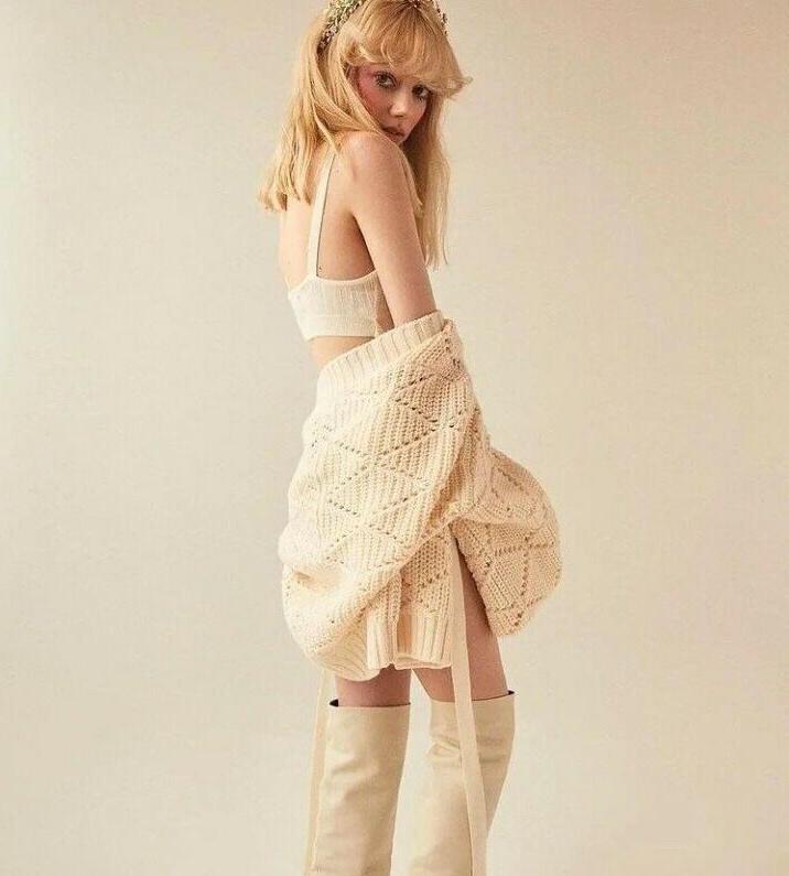 21P Grace Van Dien nude