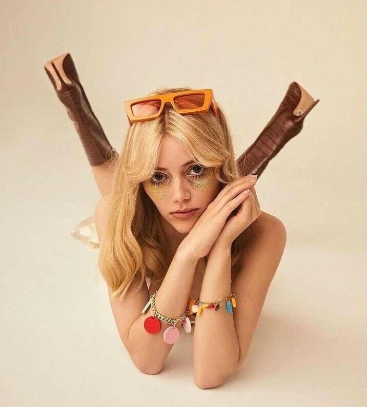 21P Grace Van Dien nude