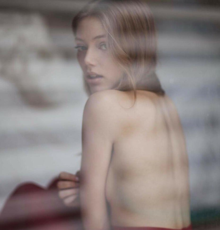 21P Grace Van Dien nude
