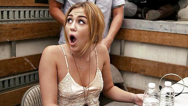 25P Miley Cyrus SideBoob and Upskirt