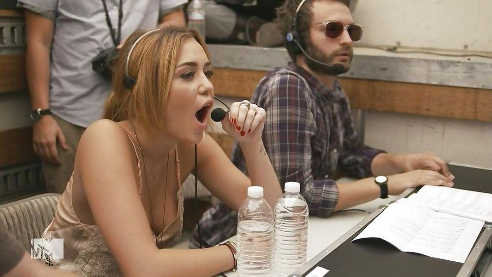 25P Miley Cyrus SideBoob and Upskirt