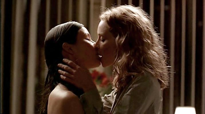25P Lesbo kissing movie caps