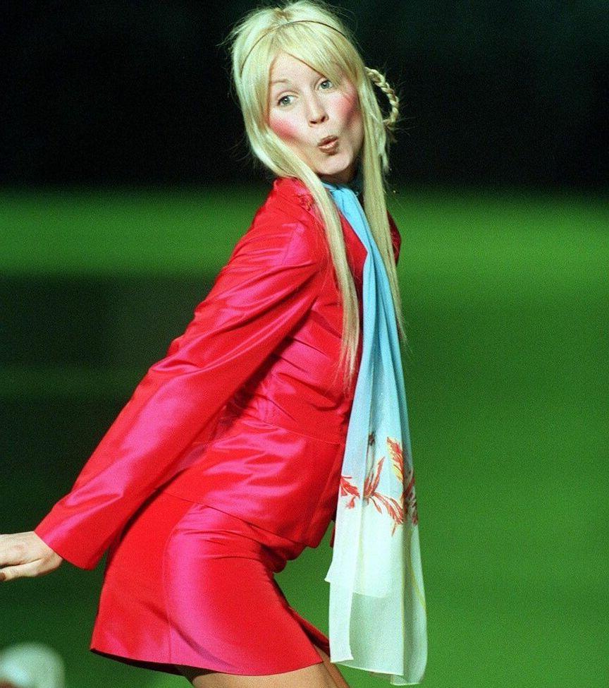 25P Denise Van Outen nude