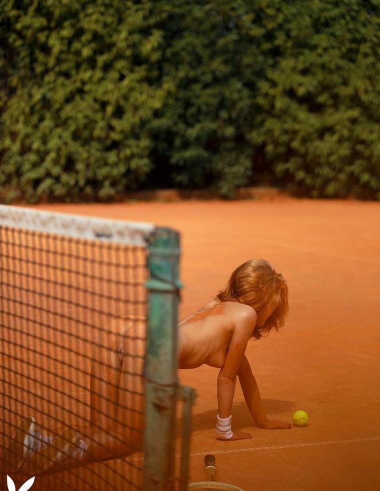 25P Svenja Van Den Bogaart nude