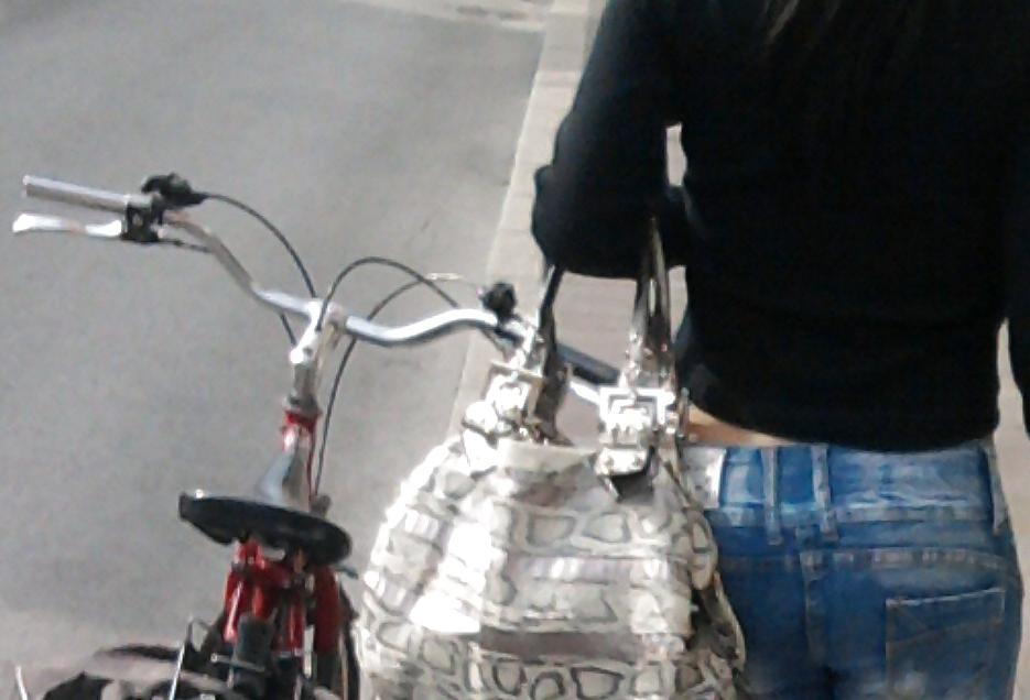 25P Voyeur Upskirts