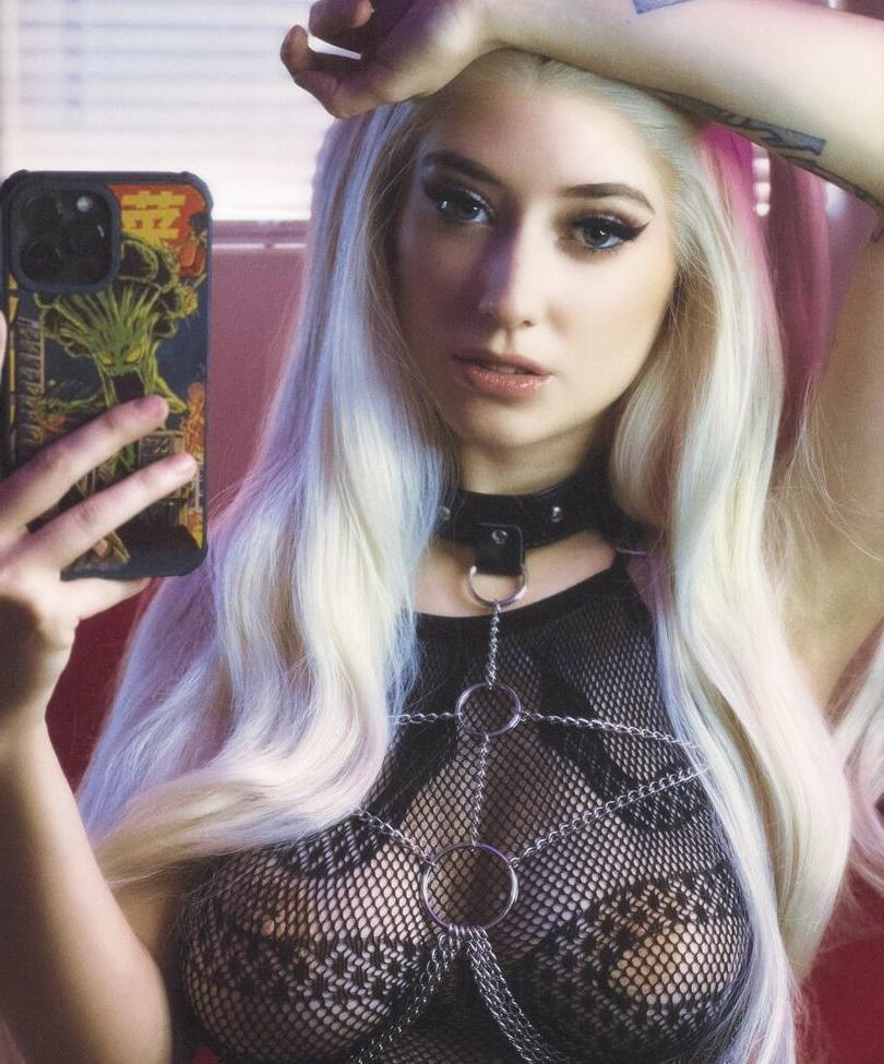 25P Lauren Van Lom nude