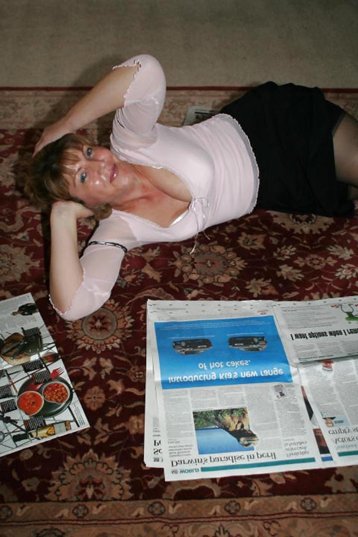 25P Beautiful Mature Lady Teasing