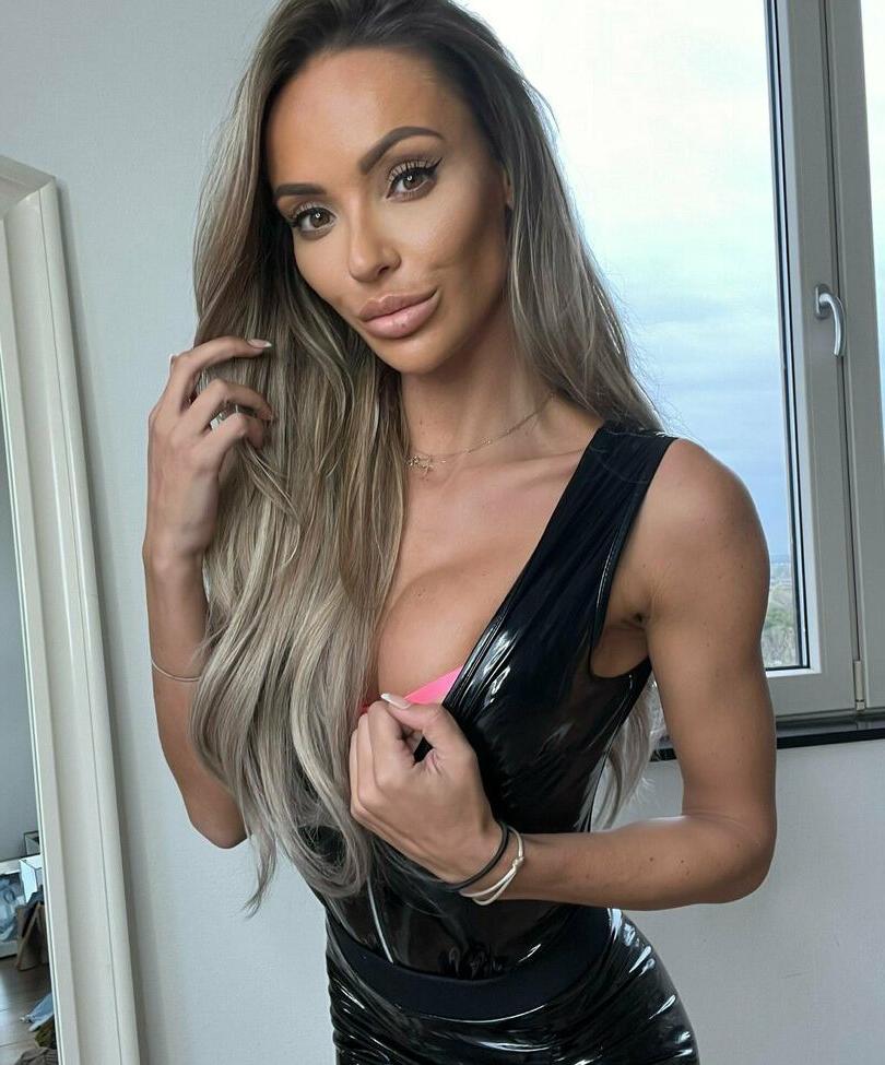 25P Anniek Van Kuelen nude